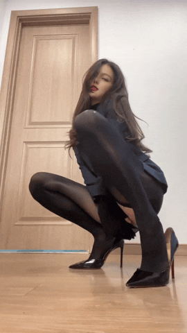 抖音中俄混血尤物NingYu付费定制[25v/447m]-1.gif